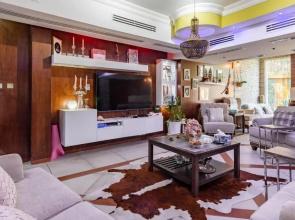 Cheerful 5-Bedroom Villa with Pool