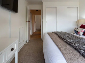 Beautiful Spacious Lake View City Townhouse
