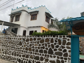 Maidith White Cove Hotel