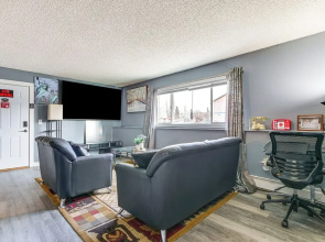 11 Mi to Kincaid Park: Convenient + Cozy Apt!