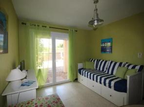 80m de la plage Appartement au rdc d'une maison 1 chambre 4 couchages cour LXRV9A