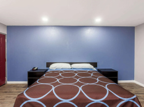 Super 8 by Wyndham Visalia