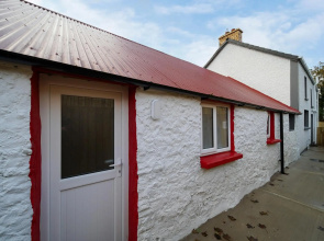 New Glenside Cottage sleeping 4 guests