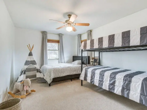 Family-friendly Villa Park Home: 16 Mi to Chicago!, Villa Park