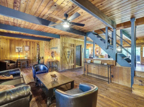 Eureka Springs Rental Cabin 8 Mi to Downtown!