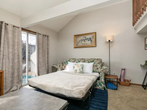 Green Meadow Getaway 2 Bedroom Condo