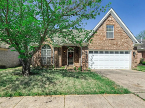 2 Mi to Shelby Farms: Charming Family Home w/ Yard