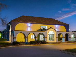 Days Inn by Wyndham Austin