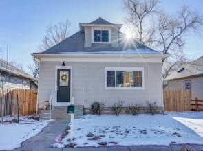 1893 Classic 4 Blocks From Great Dining & Shops