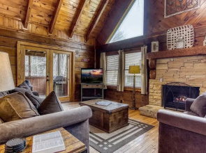 Er47 - Moody Blue - Great Location. Close To All The Action! 3 Bedroom Cabin by RedAwning