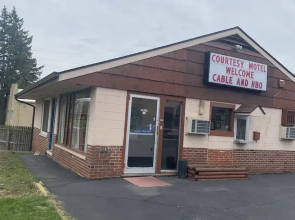 Courtesy Motel