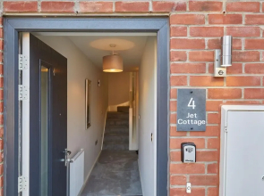 Host Stay Jet Cottage Spa Well