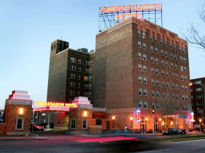 Ambassador Hotel Milwaukee, Trademark Collection by Wyndham