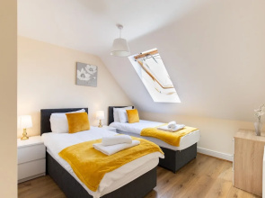 Velvet 1-bedroom Penthouse, Clockhouse, Hoddesdon