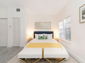 Roami at Downtown Retreat