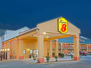 Super 8 by Wyndham Covington
