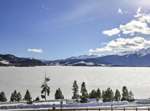 Mtn-view Condo w/ Hot Tub Access in Dillon!