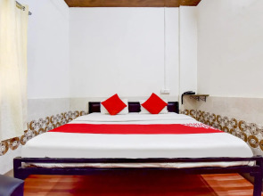 OYO 79422 Hotel Paradise Inn