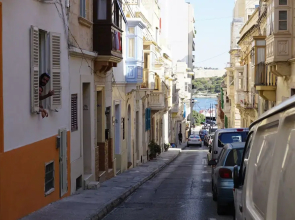 Excellent Location, Entire Apartment