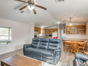 4 Mi to State Park: Peaceful Rockport Home w/ Yard