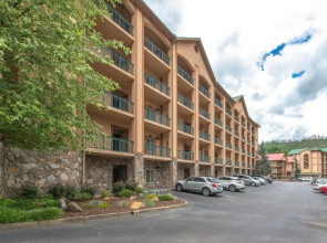 City Bear, 2BR, Pool, Spa, Downtown Gatlinburg, Sleeps 6