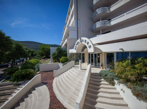 Hotel Issa