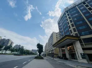 Vienna International Hotel Shaoguan Qujiang Nanhua Temple Wanbo Huacheng Hotel