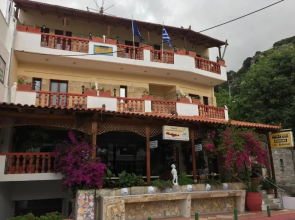 Costas Inn
