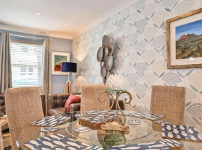 Lisburne Place - Luxury Three Bedroom Town House