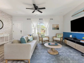 Sleeps 20! 2 Homes w/ Hot Tub, Putting Green, Bocce Golden Hour & Blue Hour