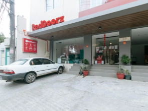 RedDoorz near Fernwoods Garden Quezon City