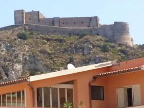 One bedroom appartement at Milazzo 30 m away from the beach with sea view furnished terrace and wifi