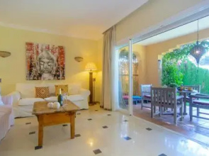 First line townhouse Venalmar