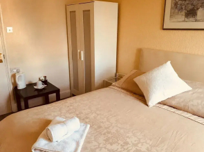 Bentons Guest House