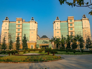 Four Leaf Service Suites