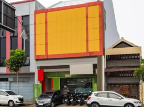 RedDoorz near BG Junction Surabaya