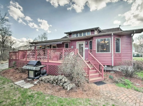 Damascus Home w/ Fire Pit & Views, Walk to Shops!