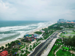 Yarra Ocean Suites Danang