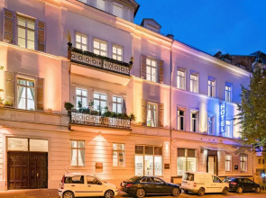 Aurora Hotel