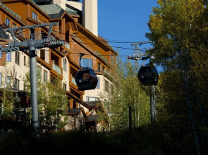Highlands Slopeside #221 3 Bedroom Condo by RedAwning