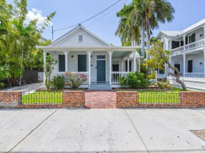 NEW The Delaney House - Private Pool Remodeled