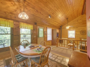 Eureka Springs Studio w/ Deck, Views & Bbq!