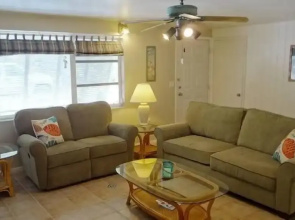 203 22nd St 2 Bedroom Home by Redawning