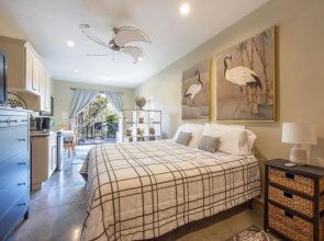 White Cap 1 Bedroom Home by Redawning
