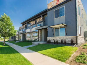 Swanky Townhome near Old Town, Breweries & River!