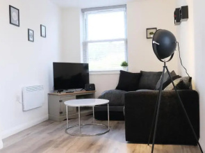 Bedford Town Centre & Elegant Apartment inc PRIVATE Parking