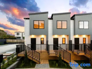 Morden 3BR Townhouse Gated Community Parking Free | CCTV