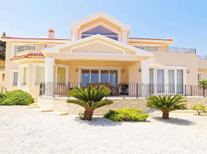 Villa Panoroma by Amy Villas