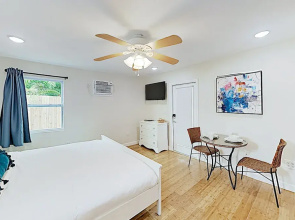New Listing! Chic Delray Beach Studio Bedroom Cottage