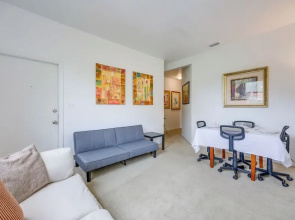 Walk to King Street Eats! Condo in Jacksonville